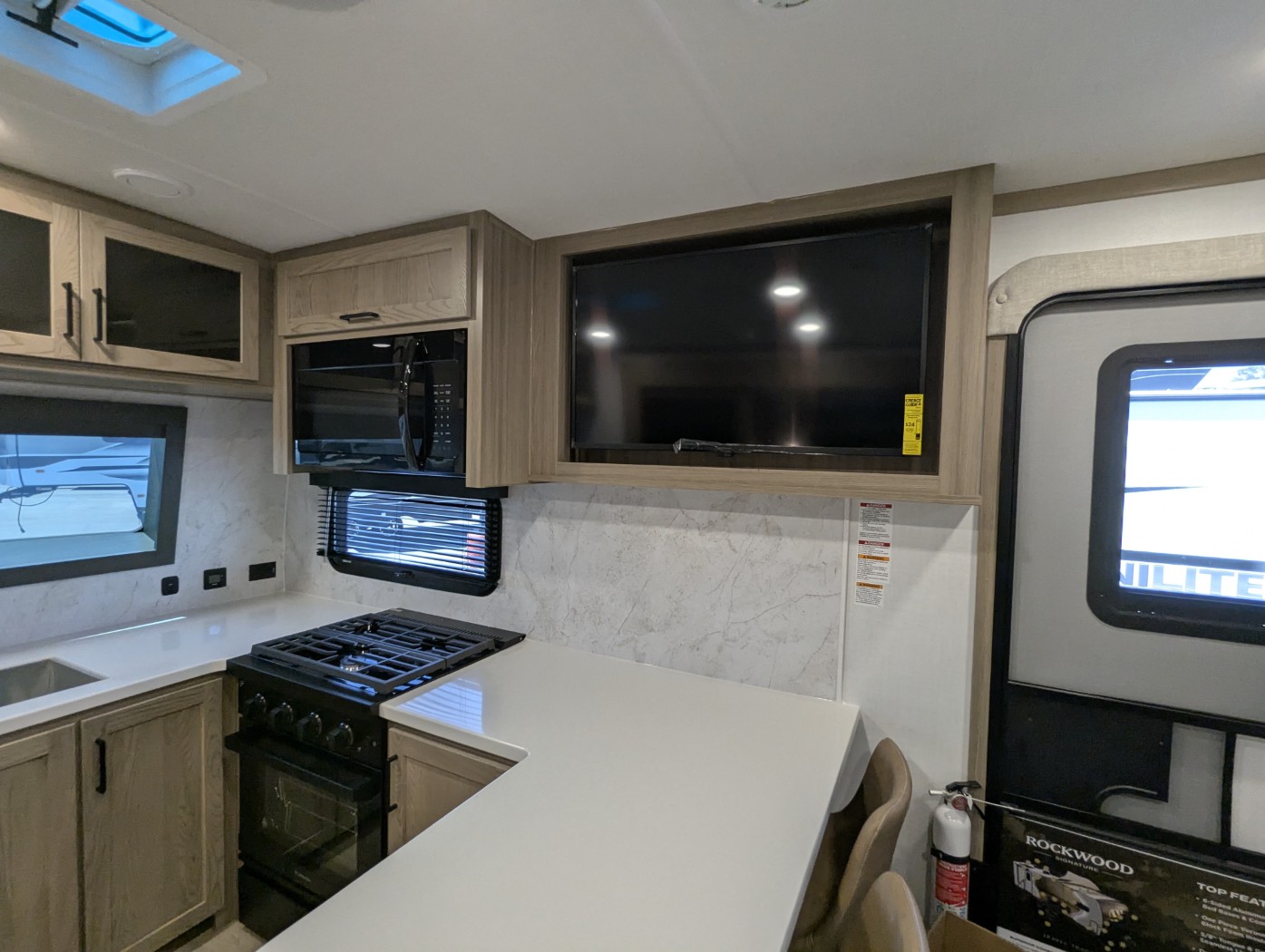 2026 Forest River Rockwood Signature 8263MBR - Image 14