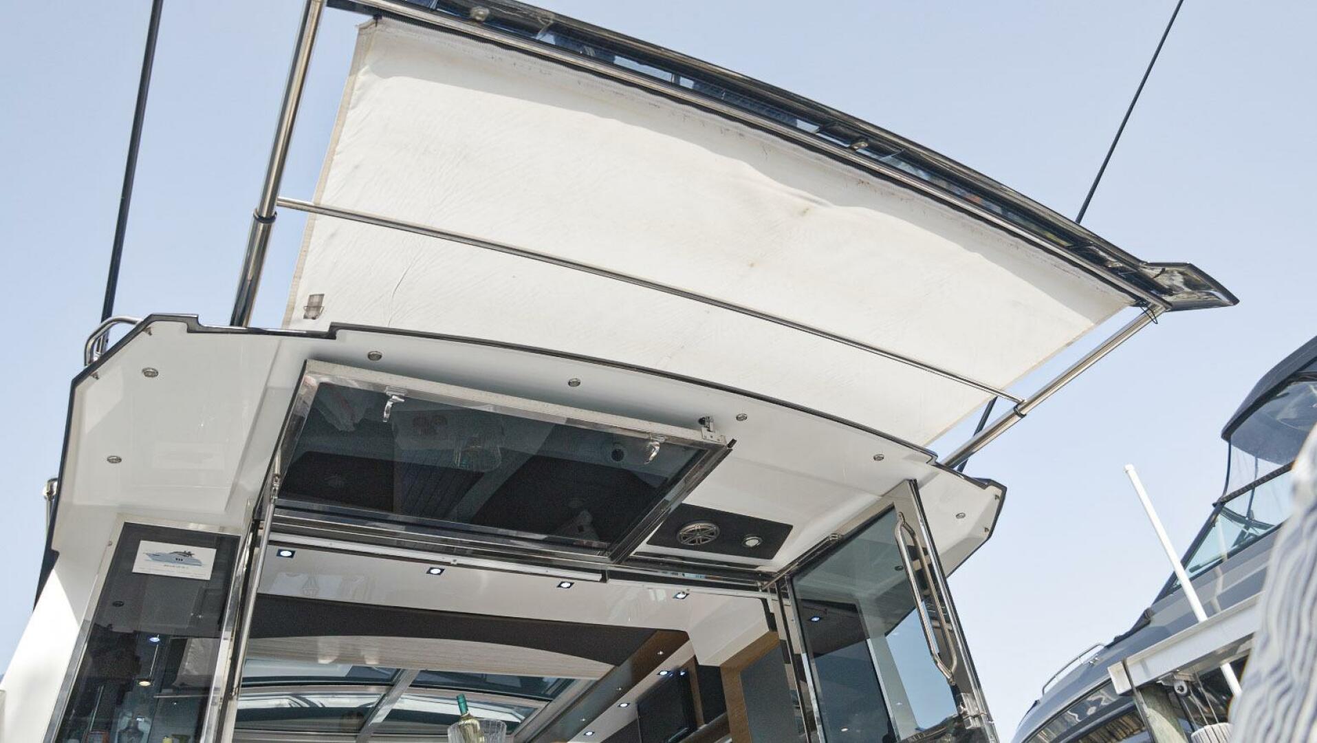 2014 Cruisers Yachts 45 Cantius - Image 35