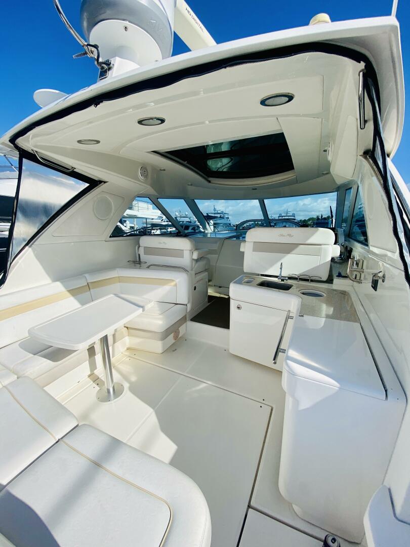 2010 Sea Ray 450 Sundancer - Image 9