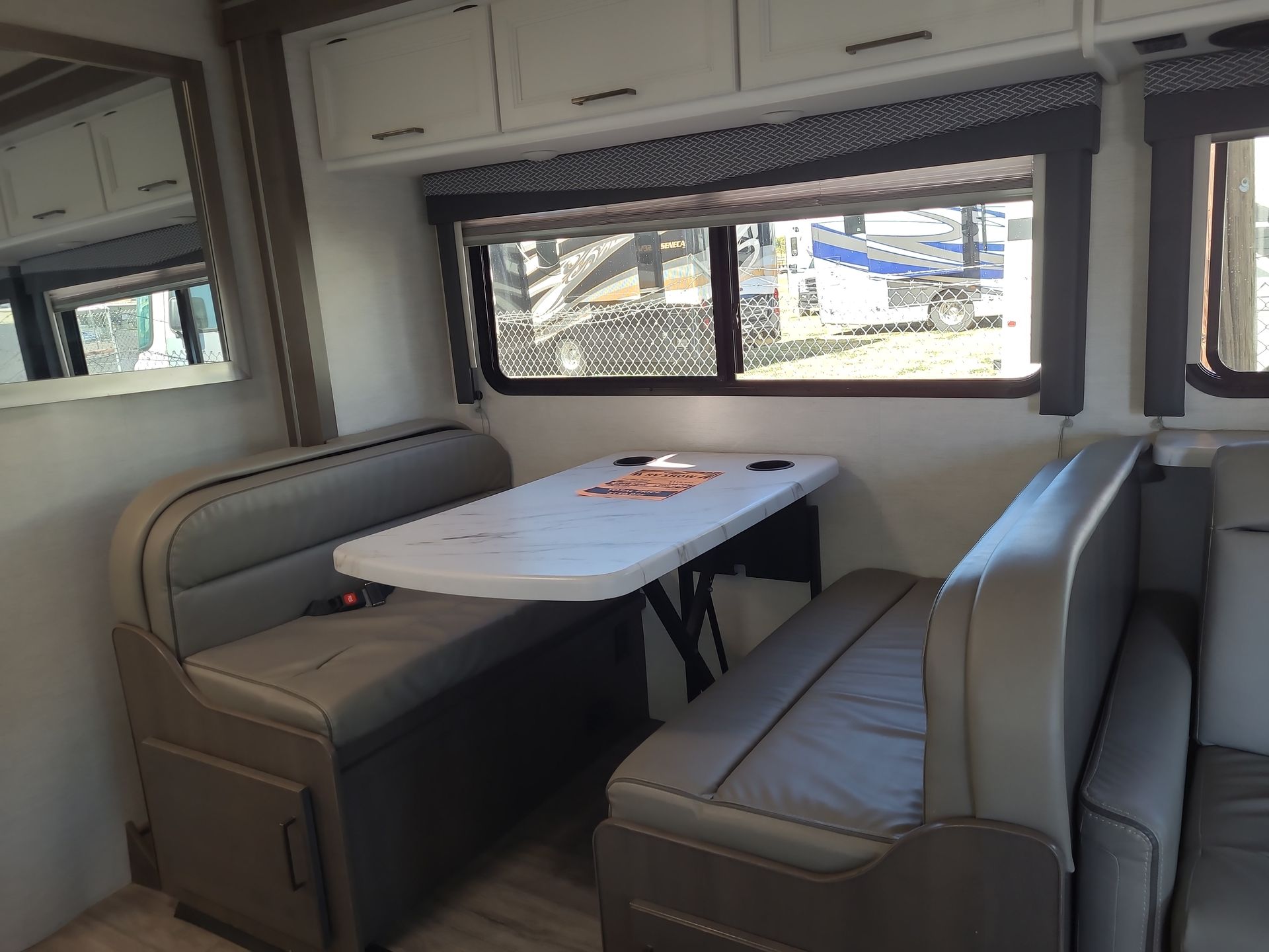2025 Thor Motor Coach Four Winds 31MV - Image 17