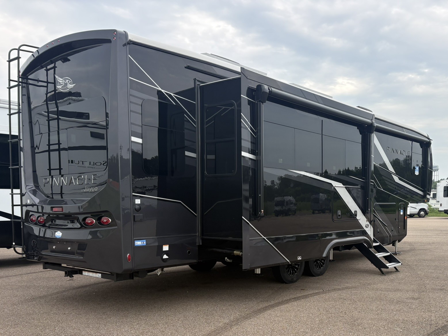 2027 JAYCO PINNACLE 32RLTS - Image 5