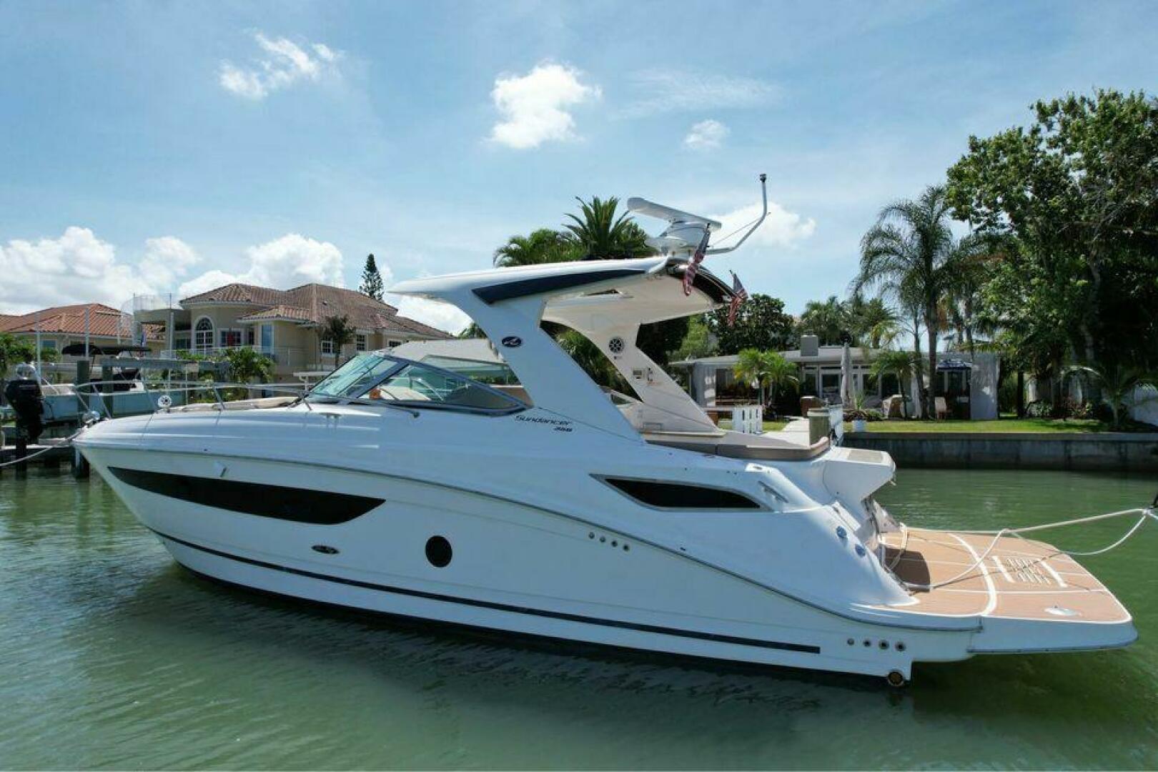 2016 Sea Ray 350 Sundancer - Image 1