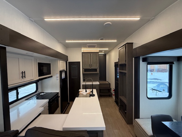 2026 CHEROKEE ARCTIC WOLF 289PANO - Image 11