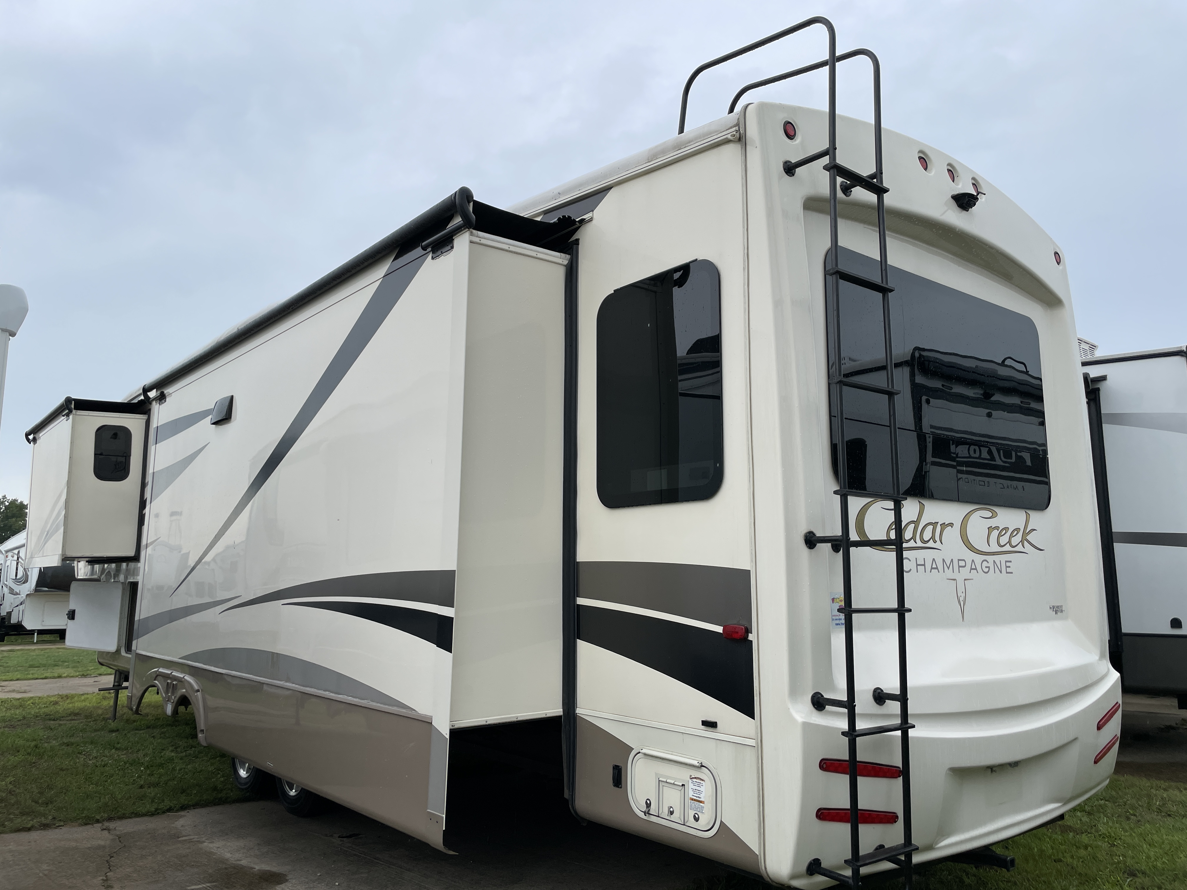2018 Forest River Cedar Creek Champagne Edition 38EL - Image 5