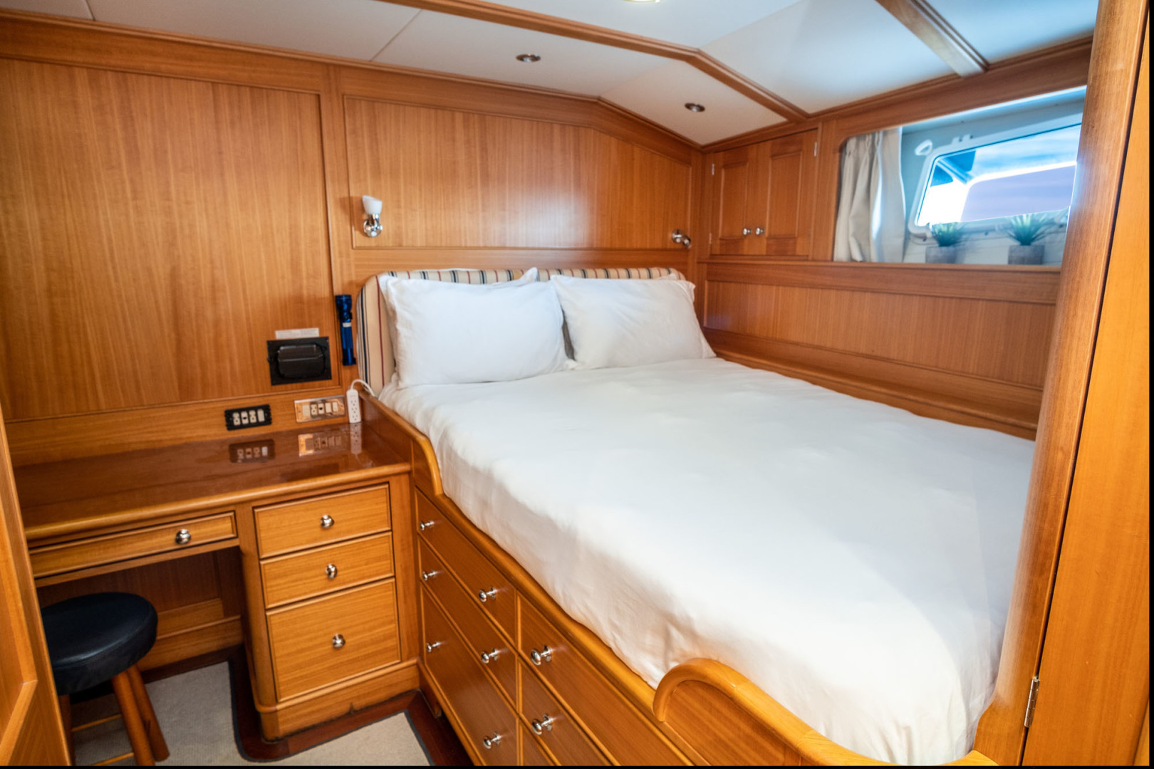 1999 Palmer Johnson Motor Yacht - Image 33