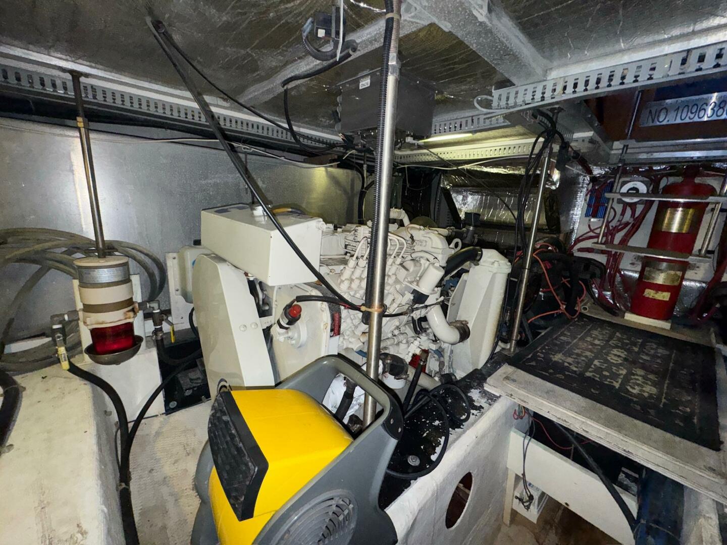 2000 Carver 506 Motor Yacht - Image 35