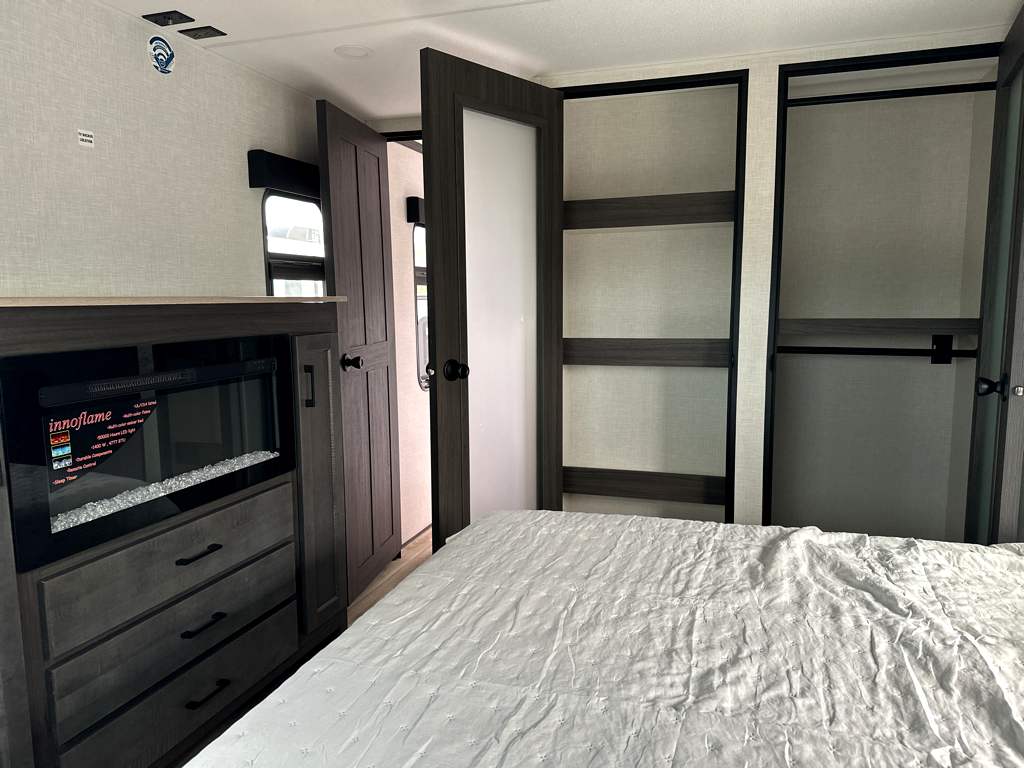 2026 VENTURE RV SPORTTREK 353VIK - Image 34