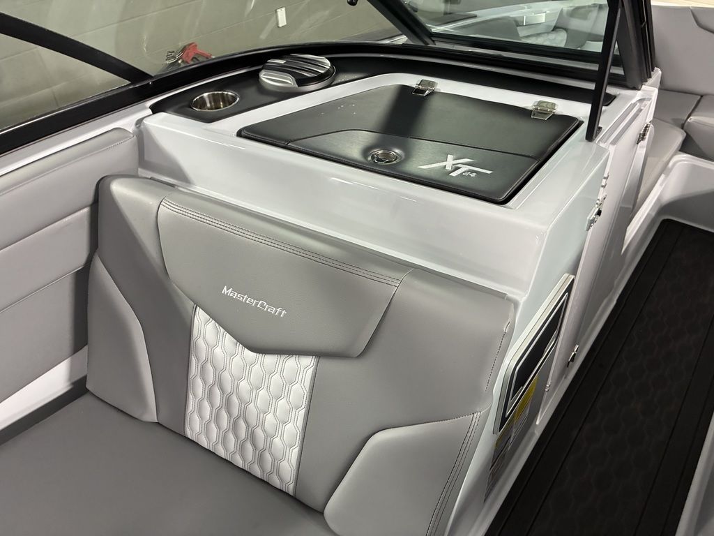 2026 MasterCraft XT24 - Image 43
