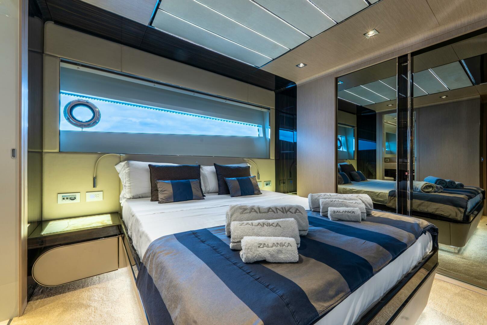 2018 Dominator Yachts Dominator Ilumen Base - Image 18