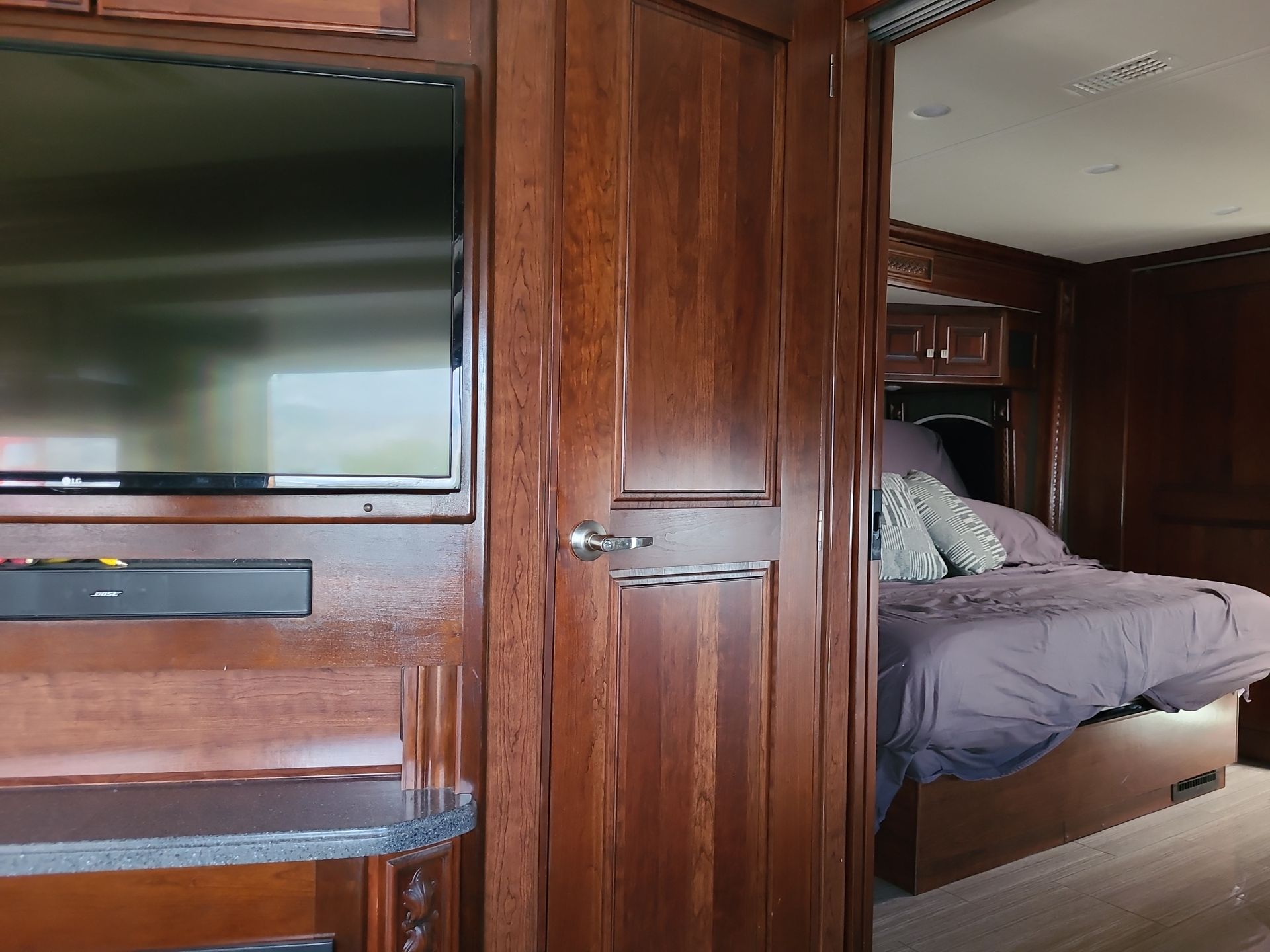 2017 Holiday Rambler Endeavor XE 38K - Image 20