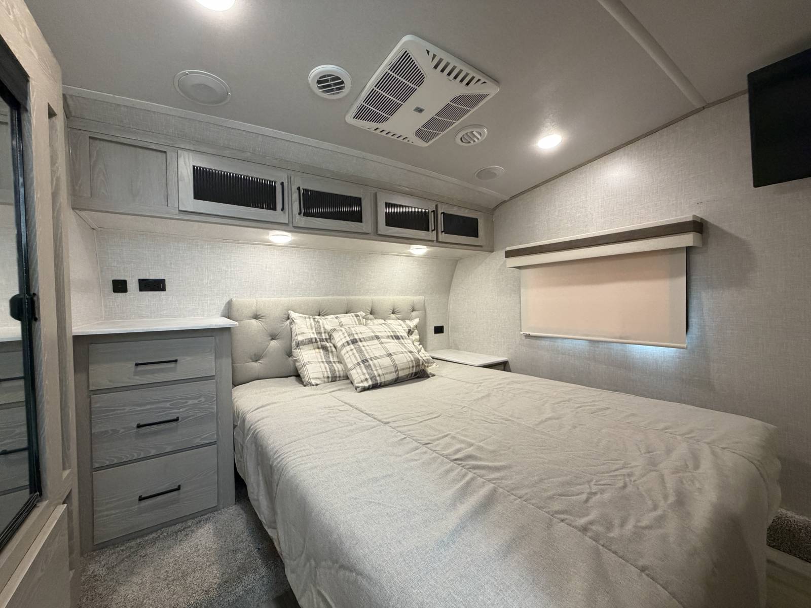 2022 Forest River Rockwood Ultra Lite 2883WS - Image 12