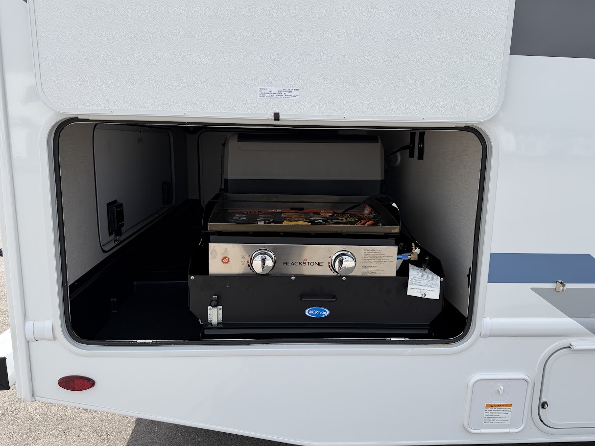 2027 THOR MOTOR COACH MAGNITUDE GA28 - Image 8