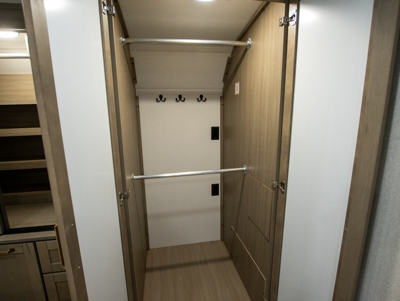 2026 Jayco Eagle 335LSTS - Image 28