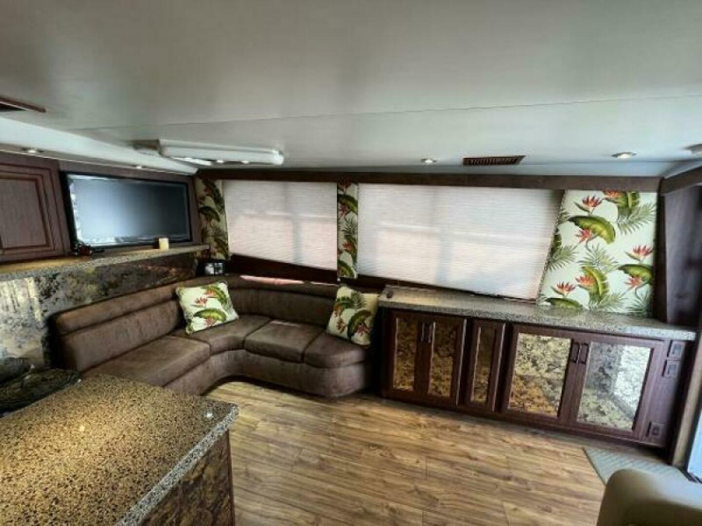 1991 Viking Boats Convertible - Image 20