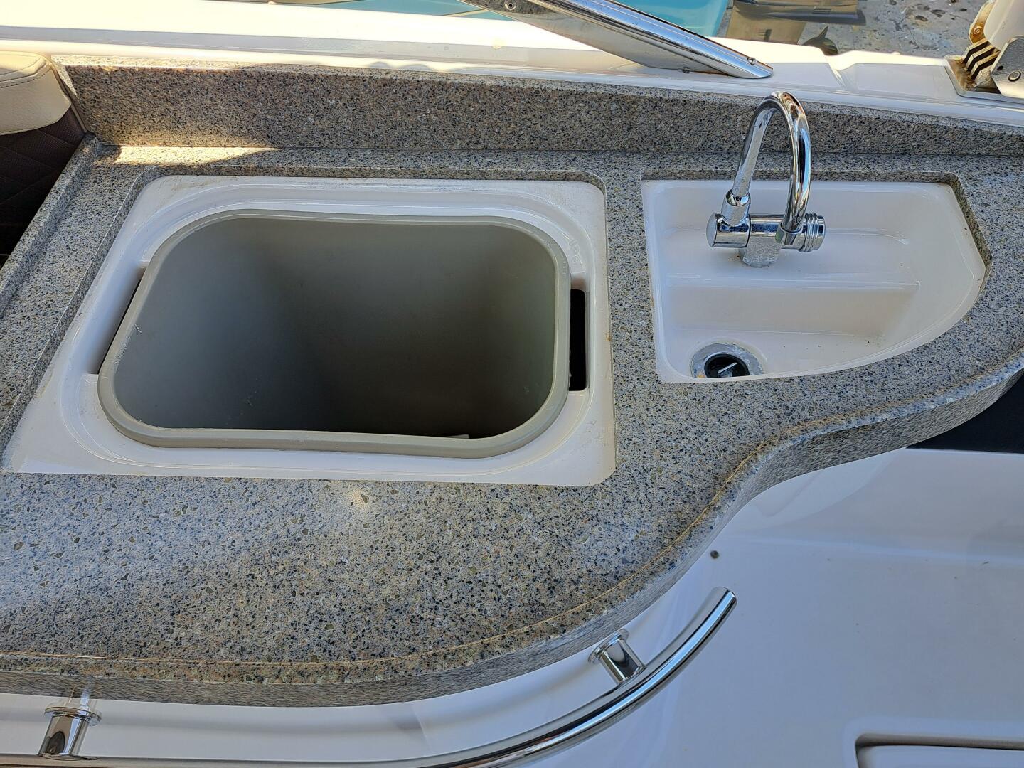 2014 Regal 2700 Bowrider - Image 20