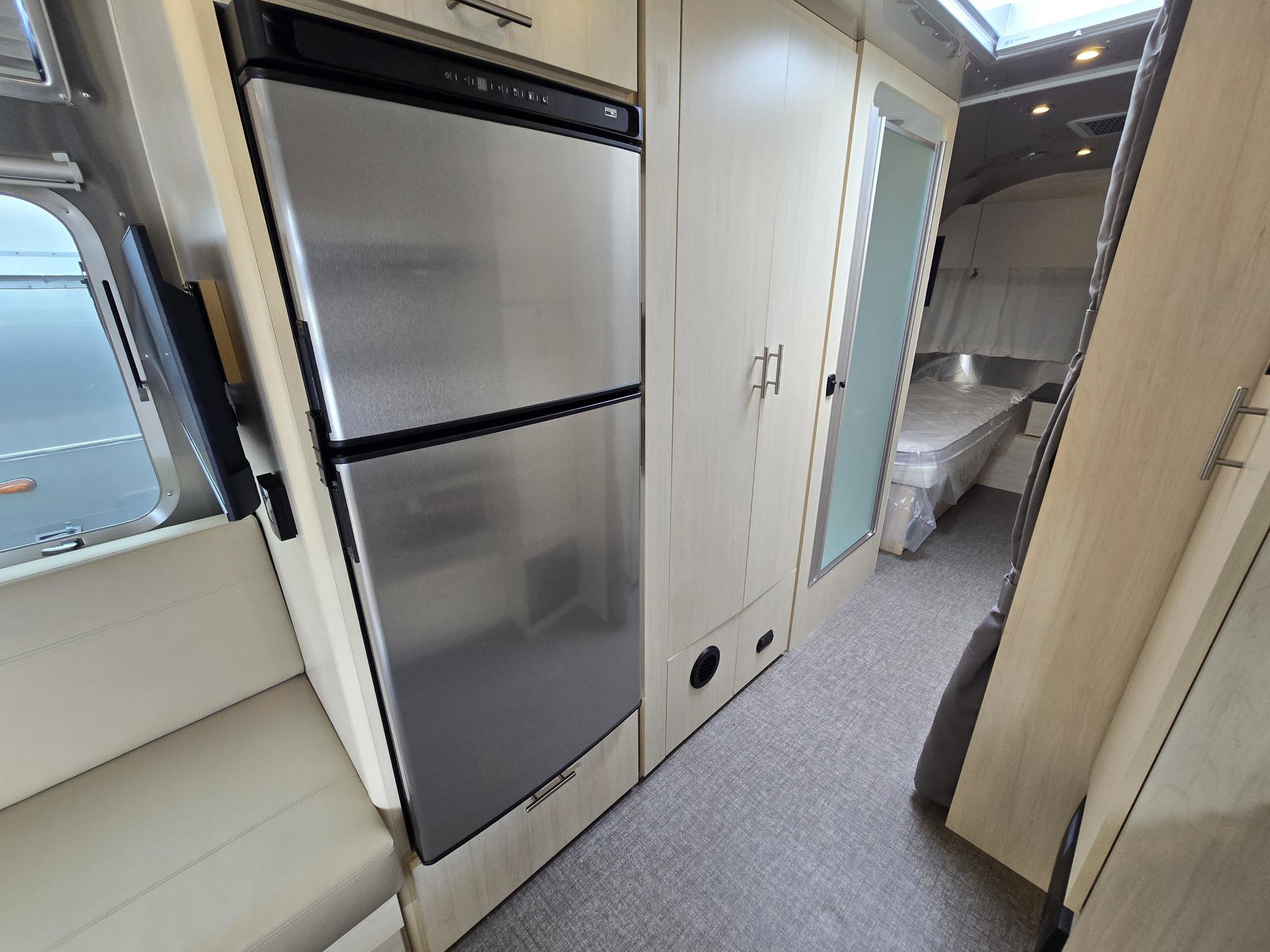 2026 AIRSTREAM FLYING CLOUD 27FBT - Image 13