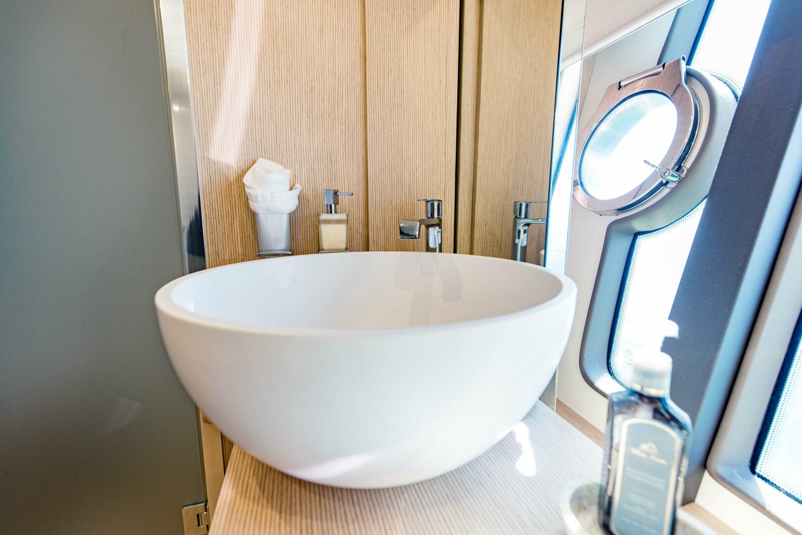 2017 Ferretti Yachts 750 - Image 80
