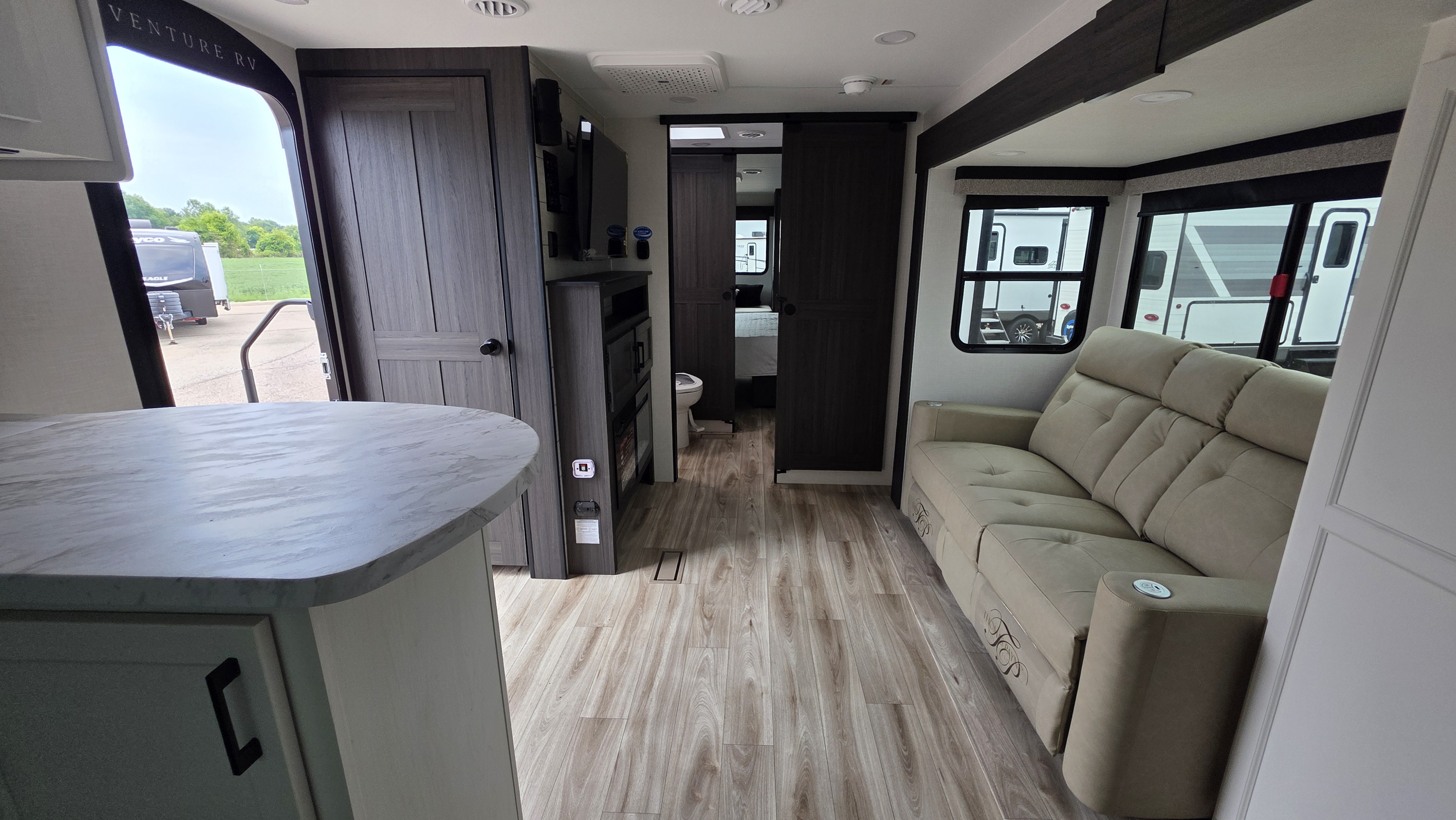 2027 VENTURE RV STRATUS 262VFK - Image 7