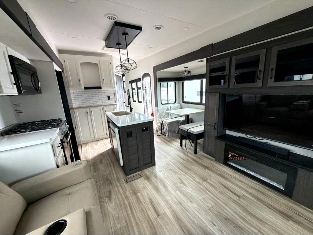 2027 VENTURE RV SPORTTREK 363VFR - Image 20