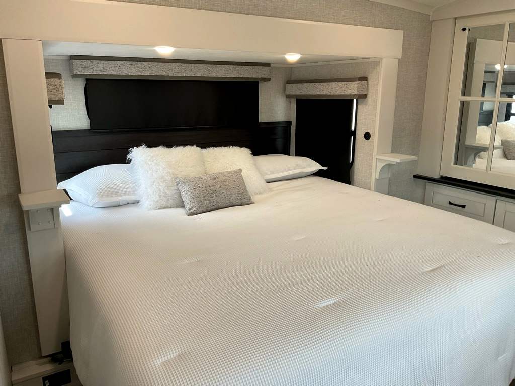 2025 JAYCO NORTH POINT 365 RKTS - Image 22