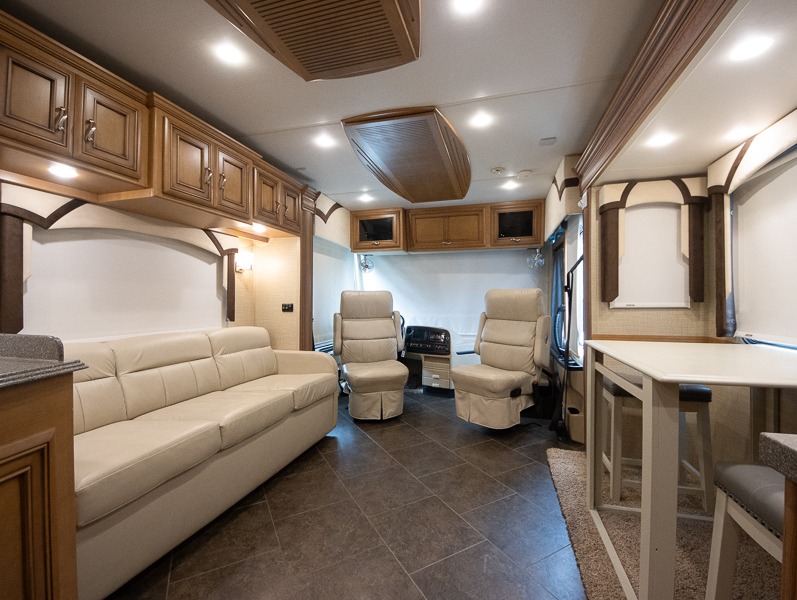 2015 Newmar Ventana 3436 - Image 9
