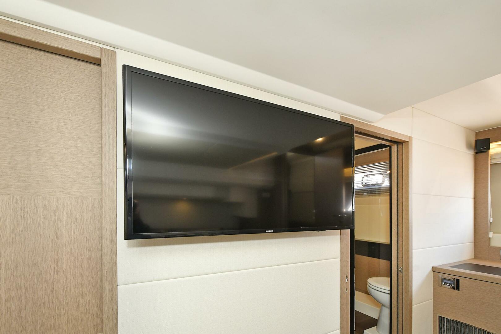 2018 Prestige 560 Fly - Image 60