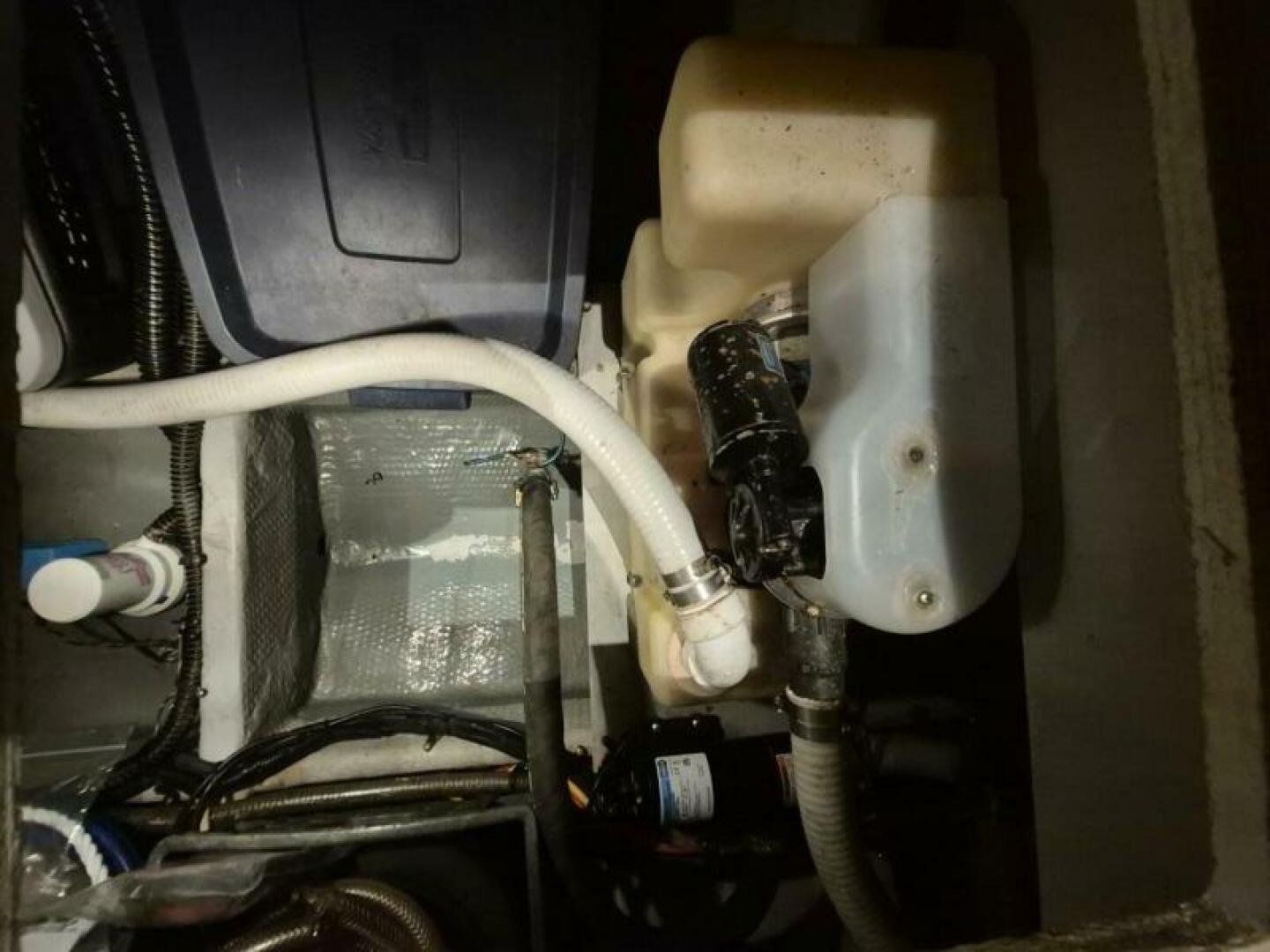 2002 Silverton 38 Convertible - Image 37