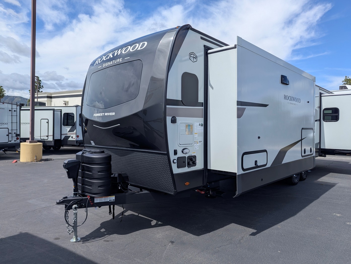 2026 Forest River Rockwood Signature 8339FK - Image 3