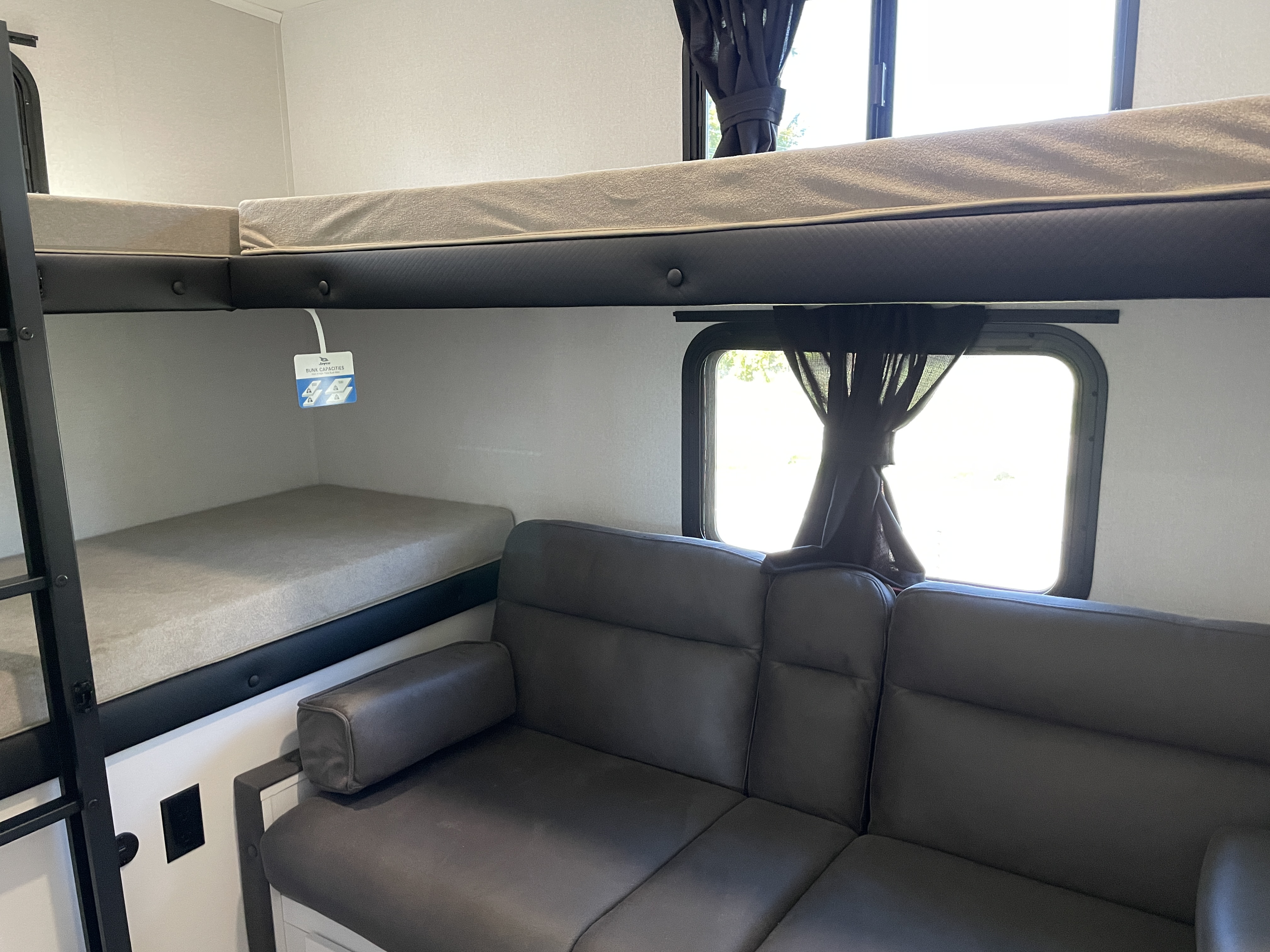 2027 Jayco Eagle 31QBH - Image 17