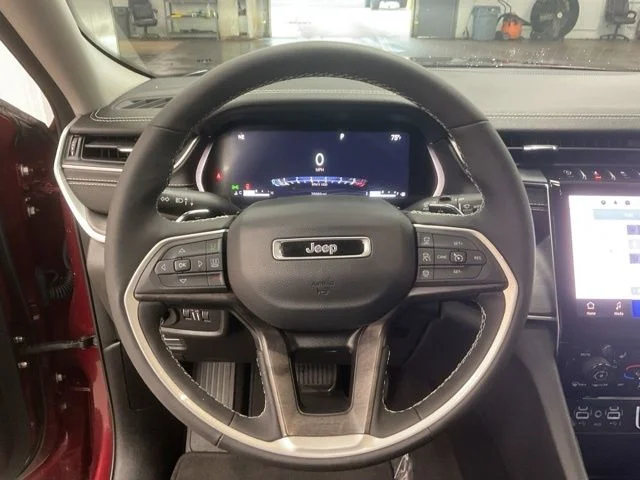 2023 Jeep Grand-Cherokee-L Laredo Altitude 4x4 - Image 14