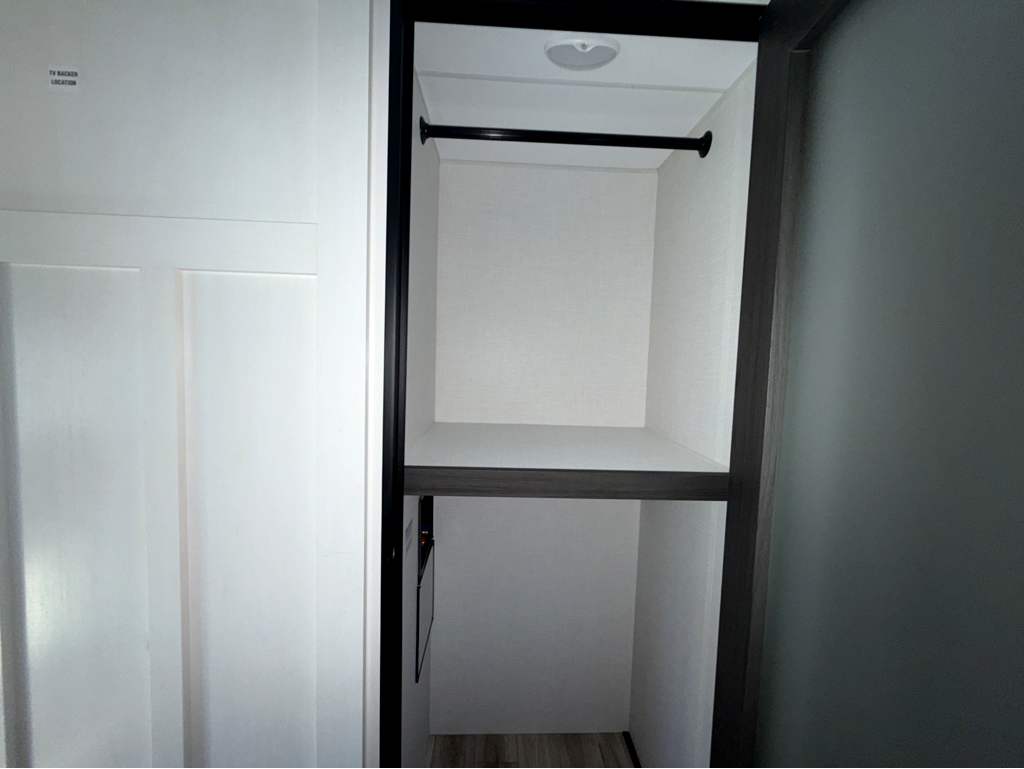 2026 VENTURE RV SPORTTREK 303VIK - Image 32
