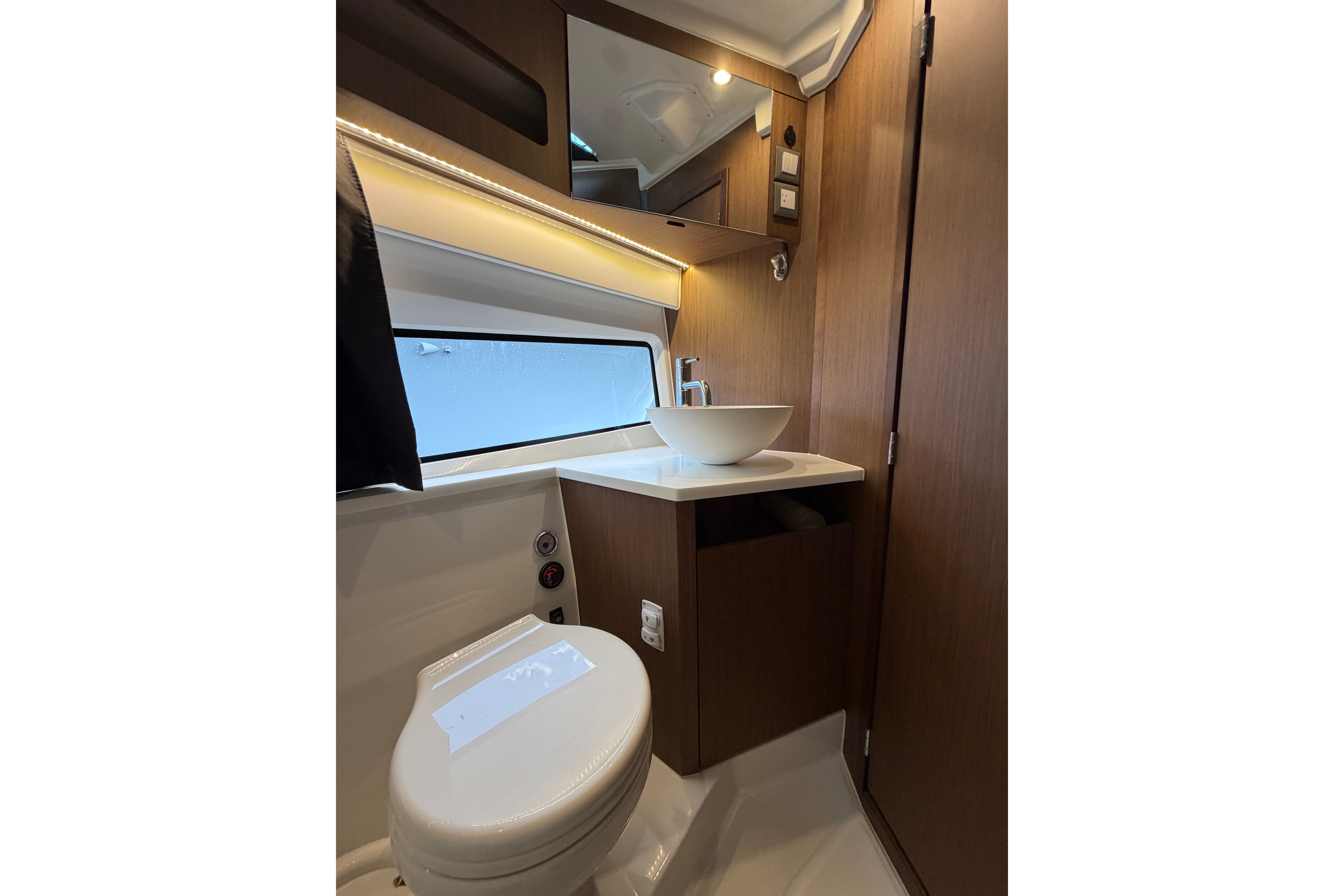 2023 Beneteau Antares 11 OB - Image 52