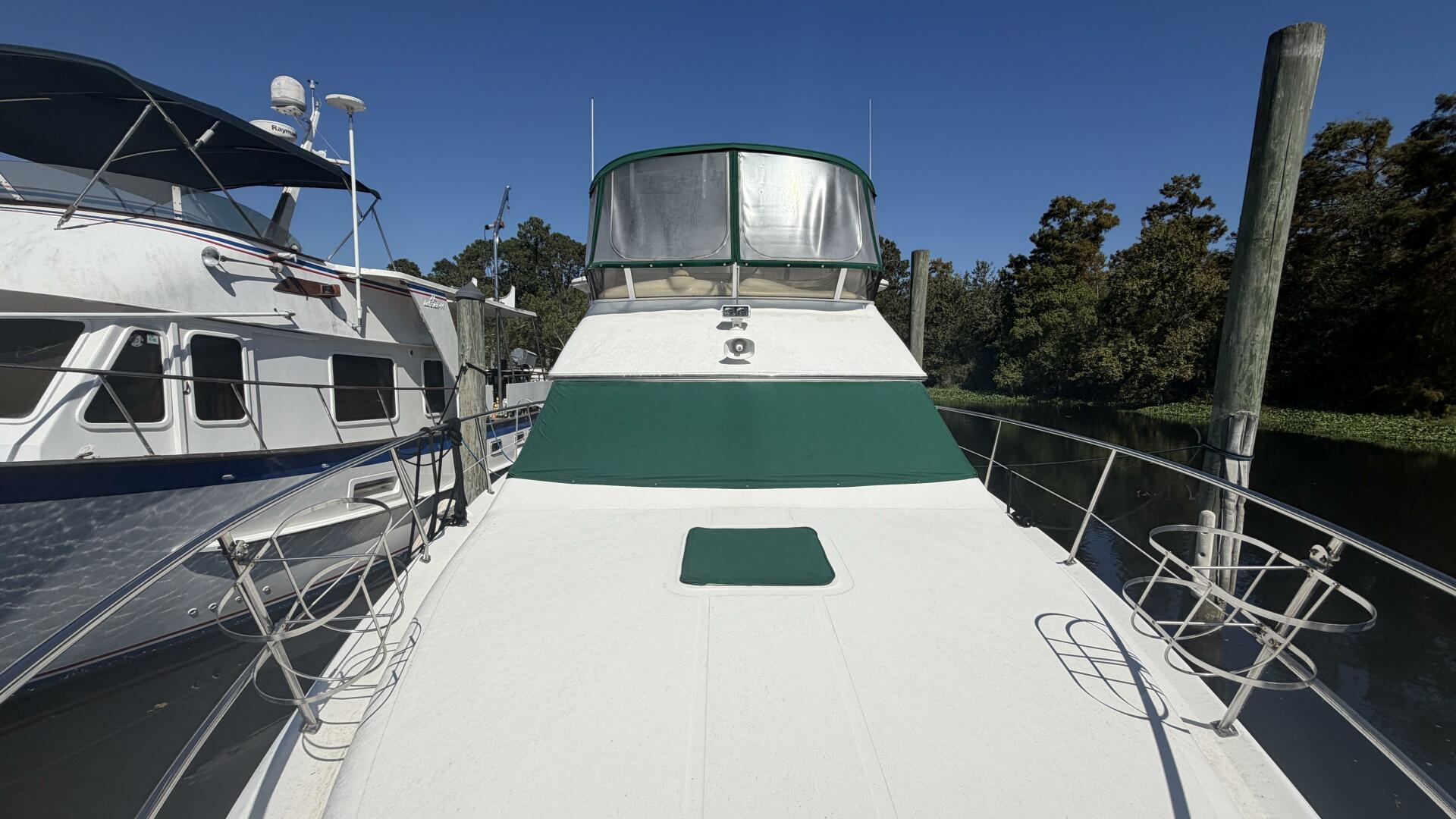 2000 Sea Ray 380 Aft Cabin - Image 3