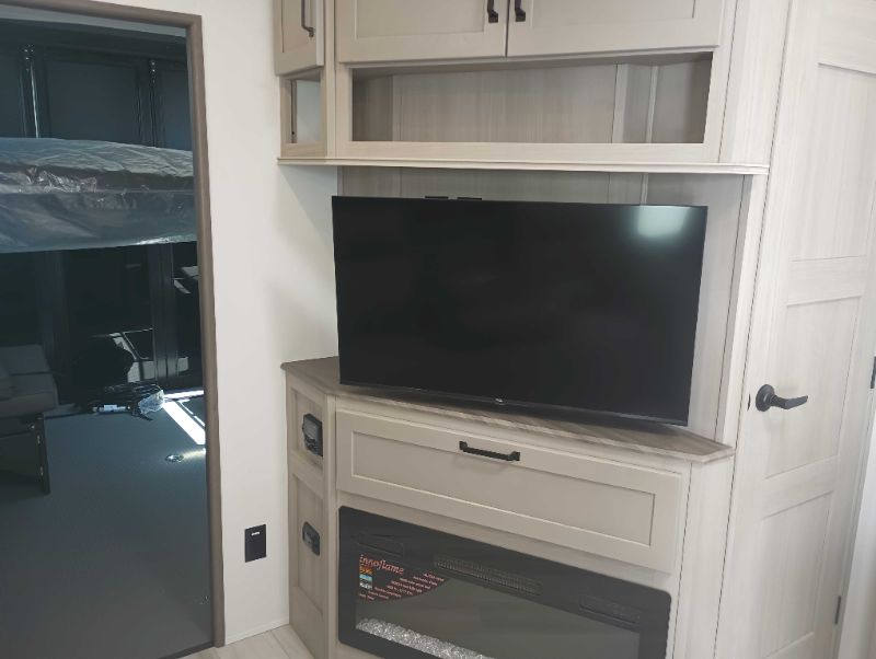 2026 Grand Design Momentum G-Class 320G - Image 9