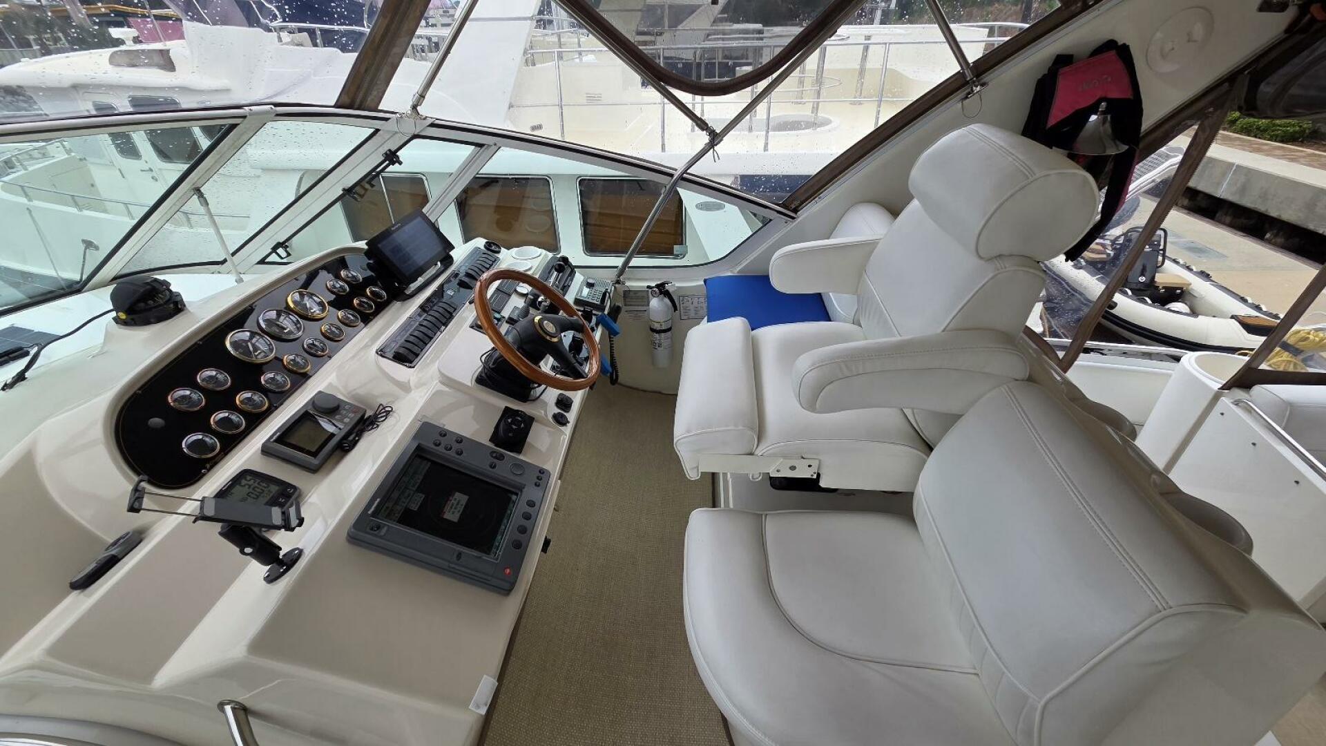 2000 Cruisers Yachts 4450 Express Motor Yacht - Image 18