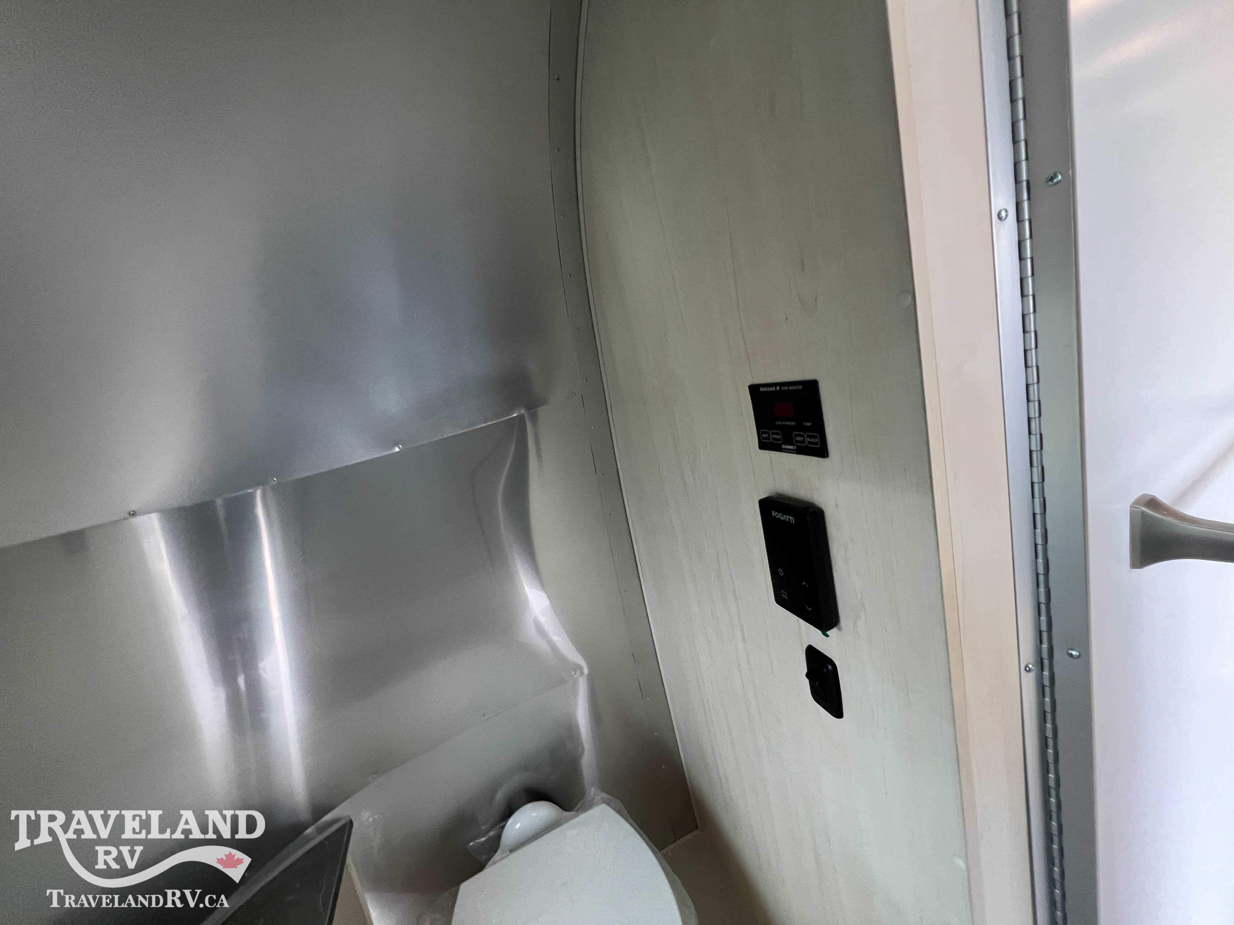2026 Airstream Flying Cloud 23FBT - Image 29