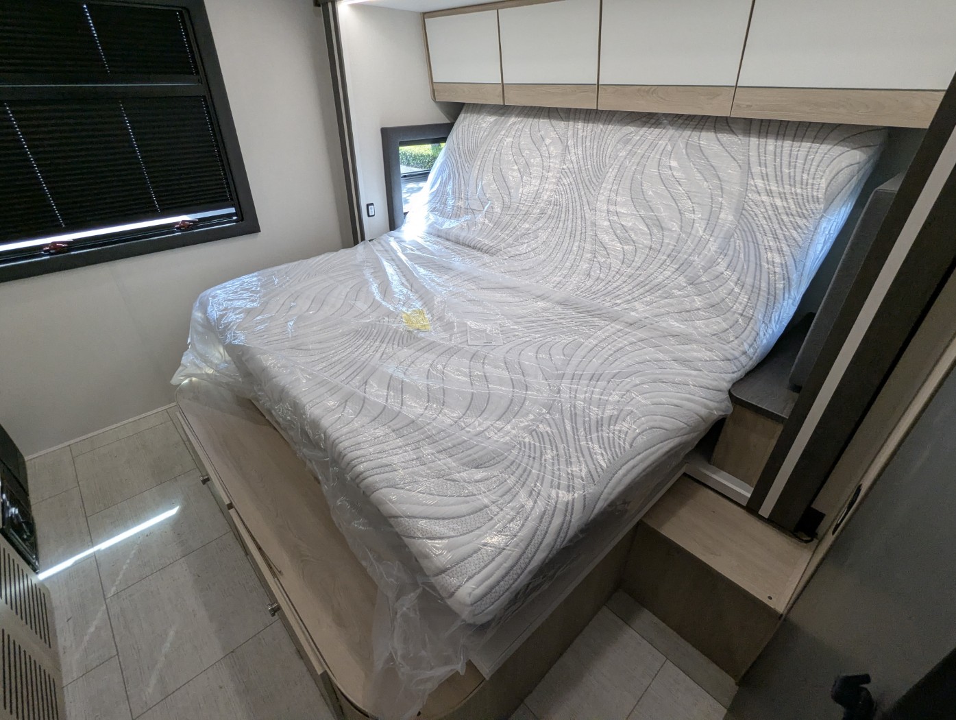 2026 Coachmen Entourage 330DS - Image 8