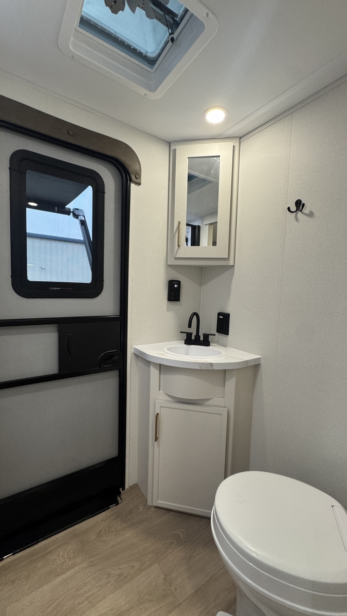 2026 Grand Design Transcend 325BHT - Image 18