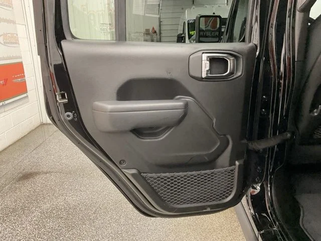 2025 Jeep Wrangler 4xe Rubicon 4x4 - Image 19
