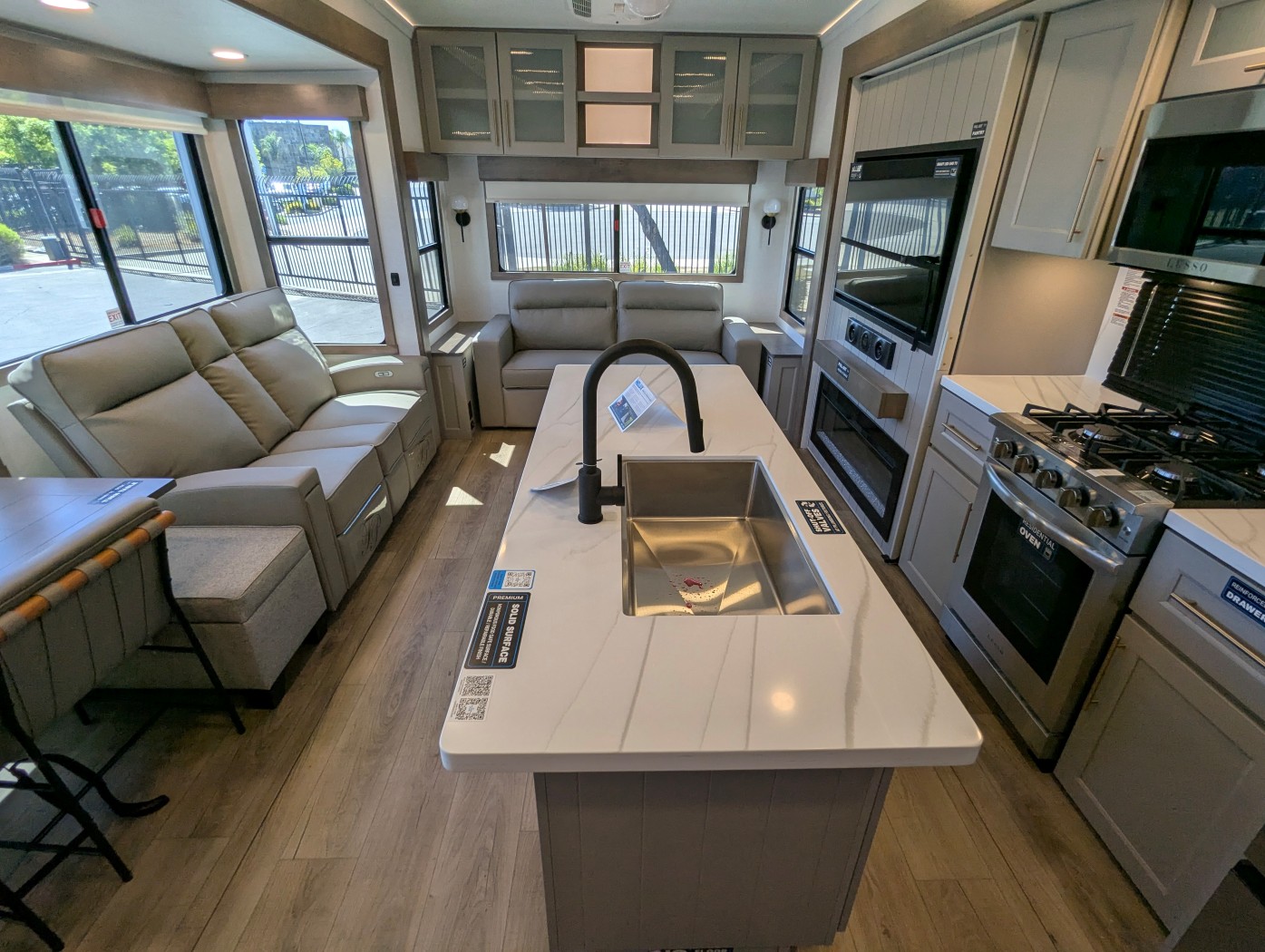 2026 Alliance RV Paradigm 340RL - Image 12