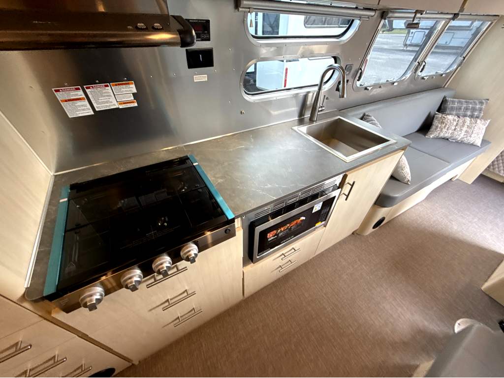 2026 AIRSTREAM FLYING CLOUD 30FBBQ - Image 18