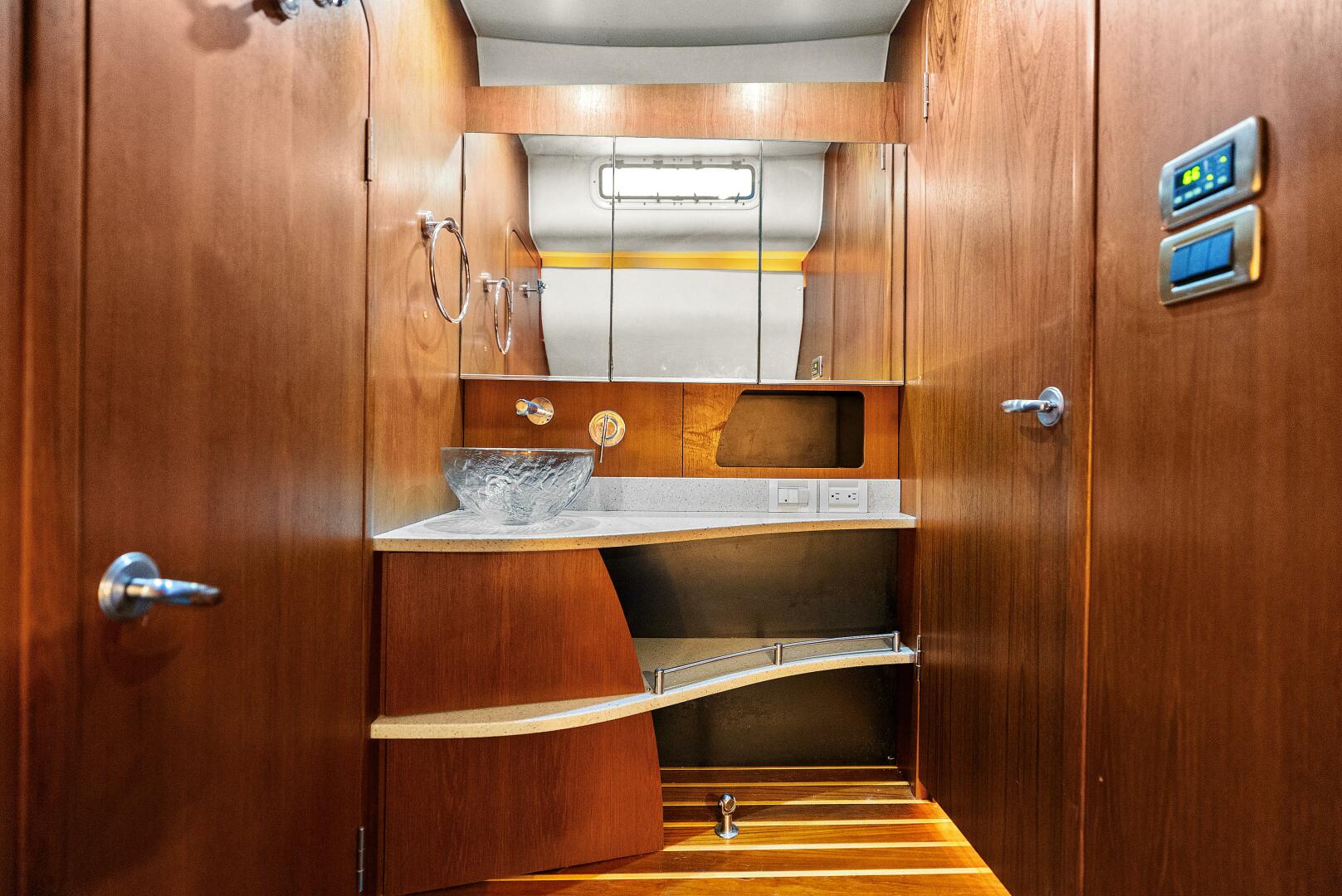 2007 Tiara Yachts 4300 Sovran - Image 23