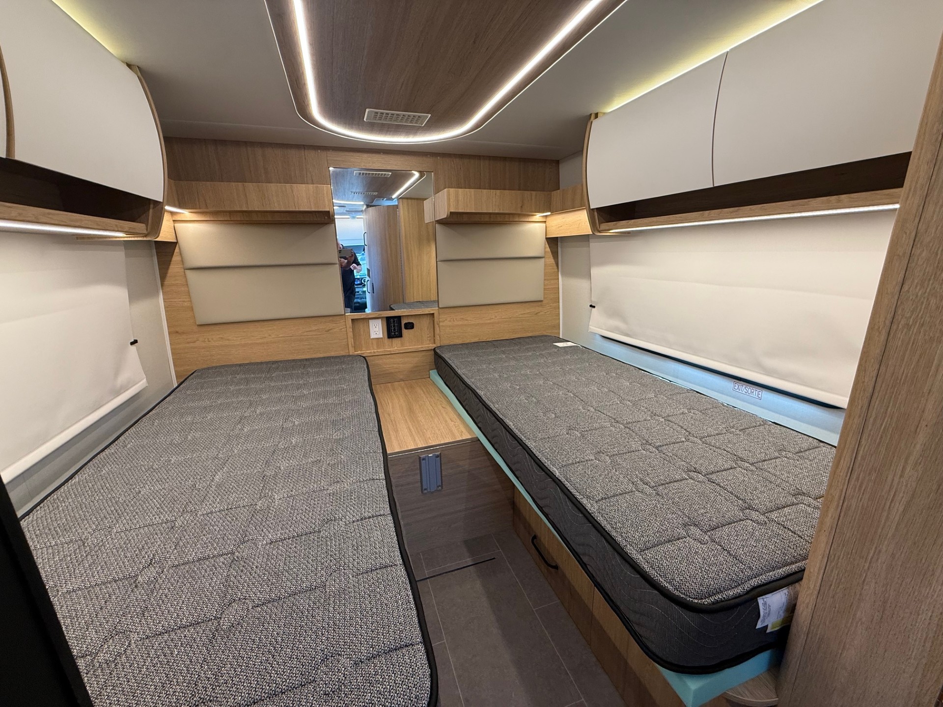 2026 LEISURE TRAVEL UNITY U24TBX - Image 11