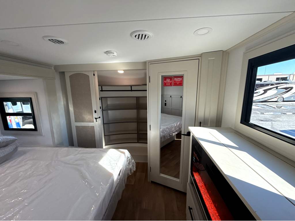 2026 GRAND DESIGN SOLITUDE 414LJMJ - Image 26