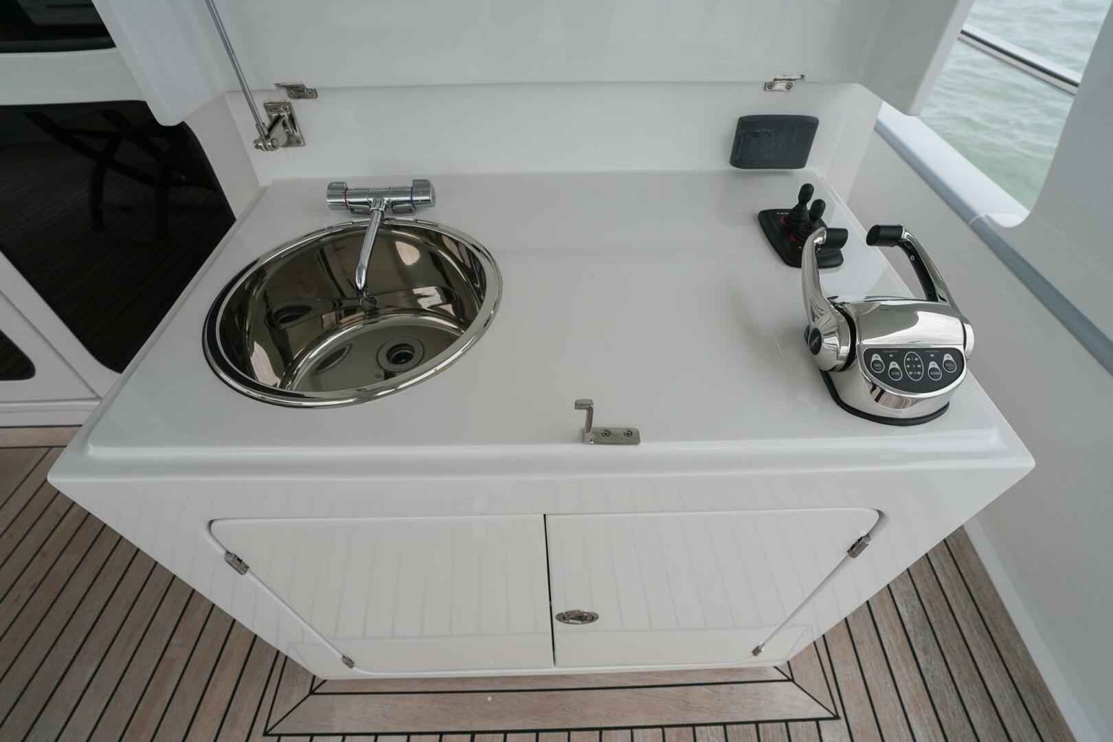 2022 Marlow Explorer 62E-CB - Image 12