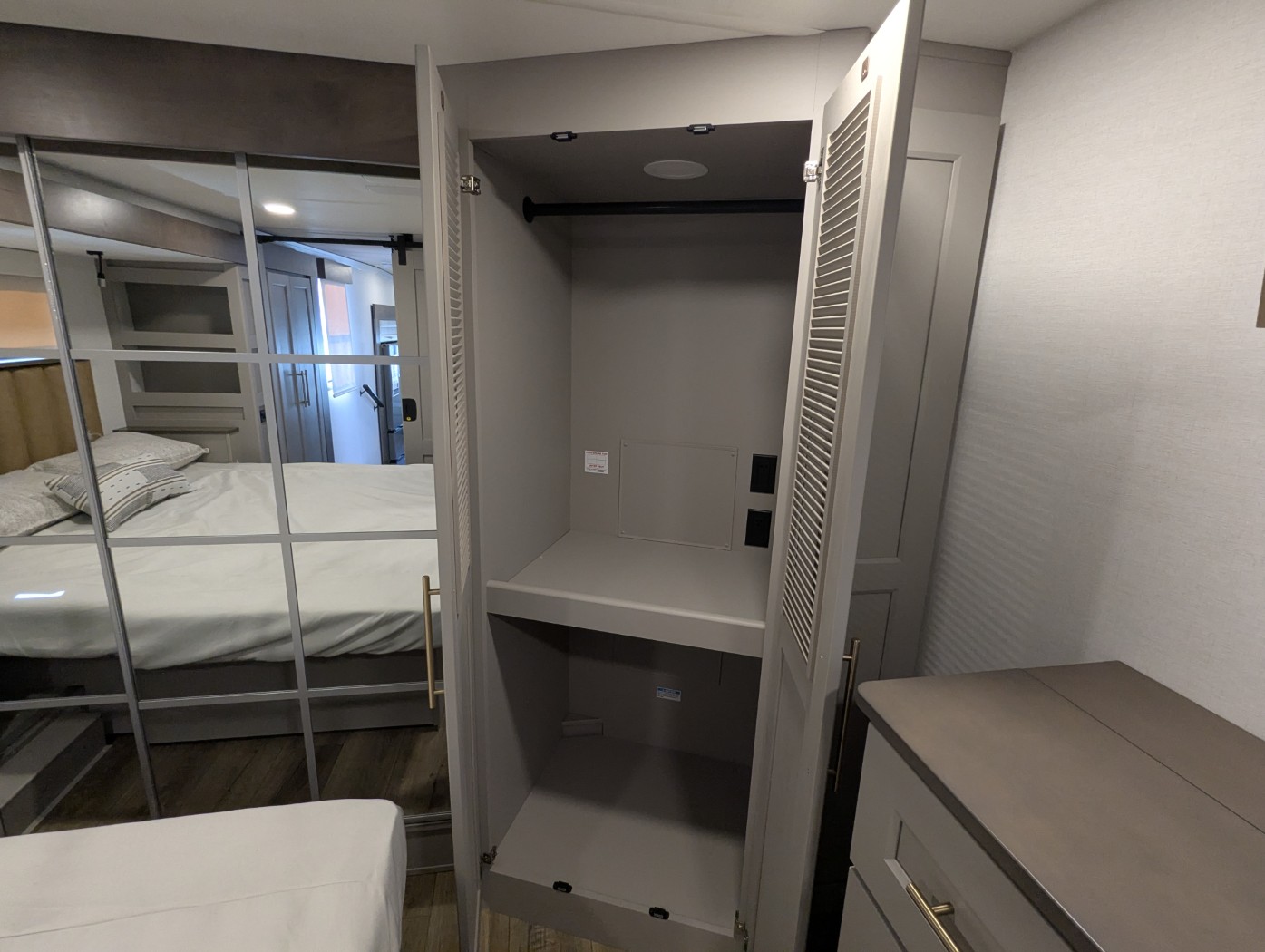 2026 Alliance RV Paradigm 340RL - Image 13