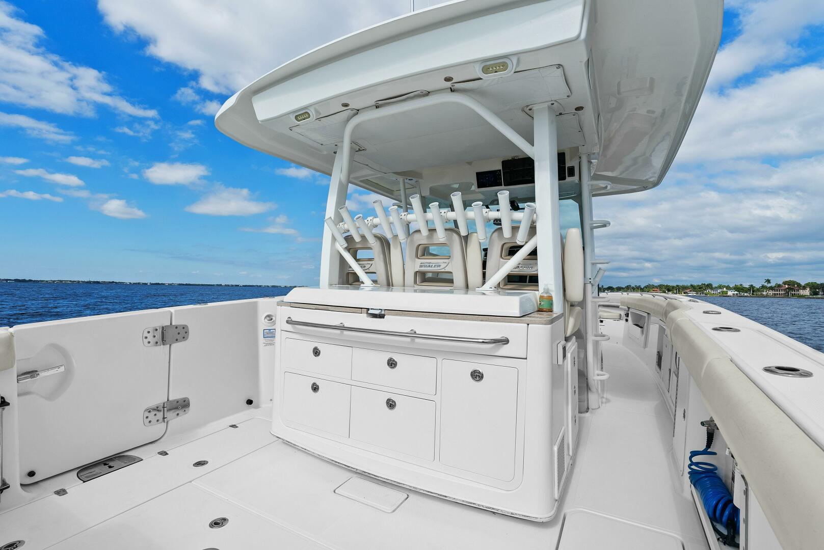 2019 Boston Whaler 380 Outrage - Image 13