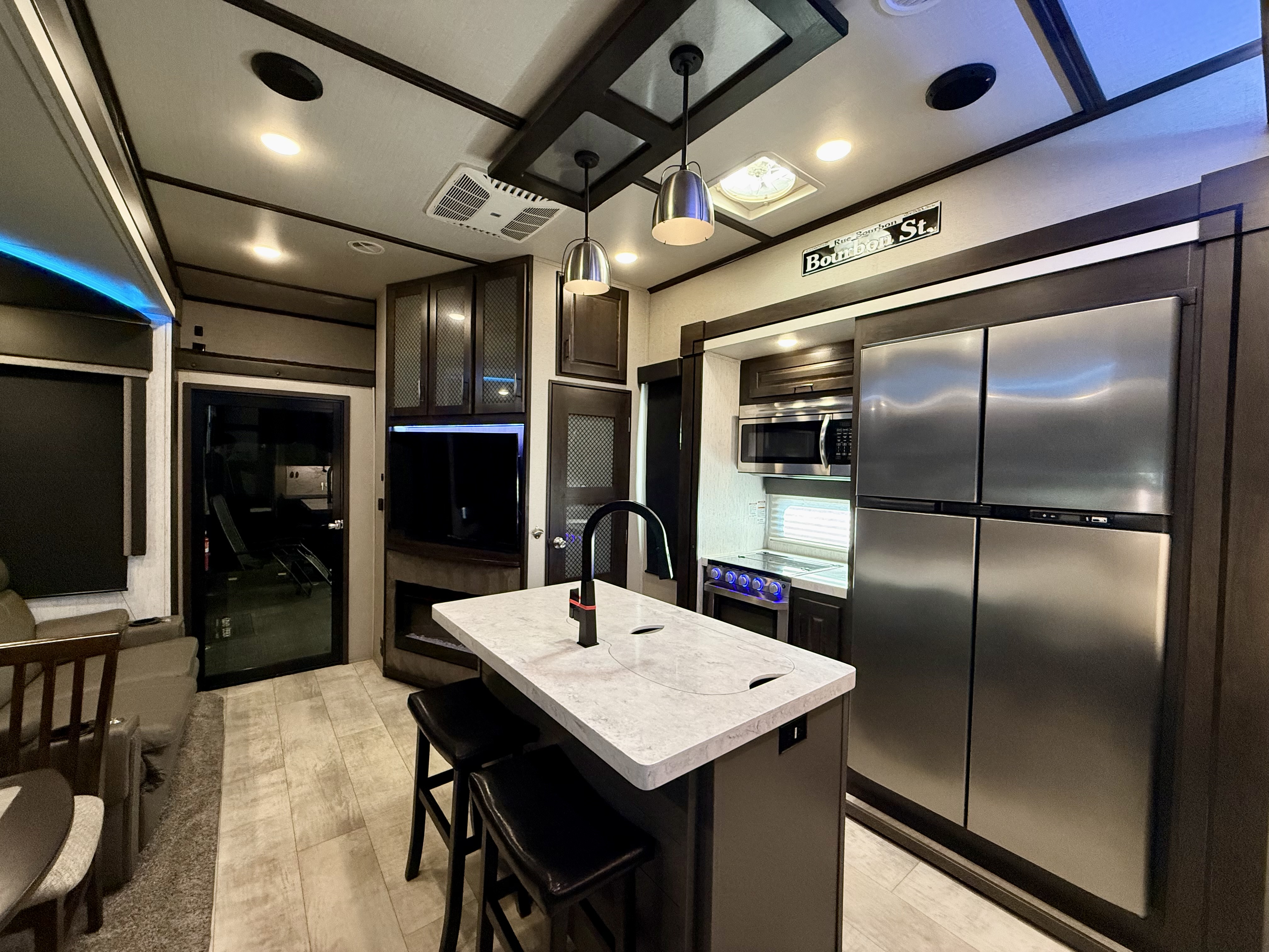 2020 Grand Design Momentum 397TH - Image 7