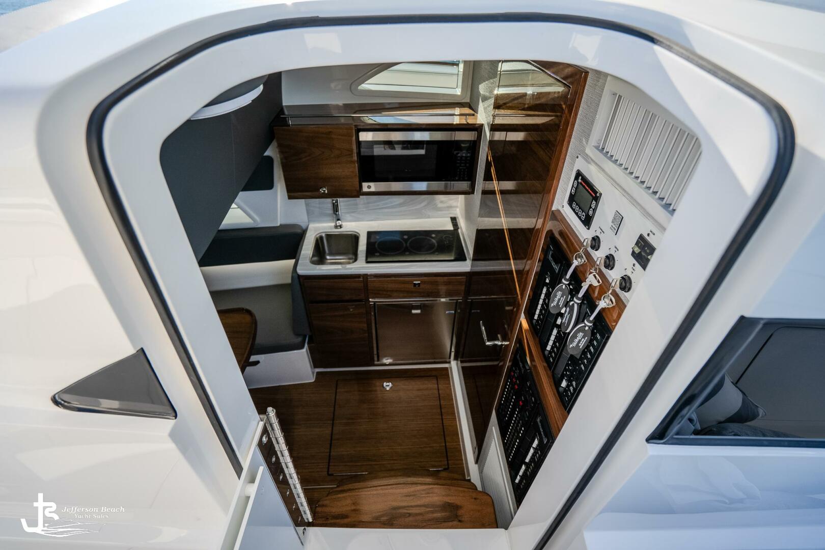 2025 Valhalla Boatworks V-46 - Image 30