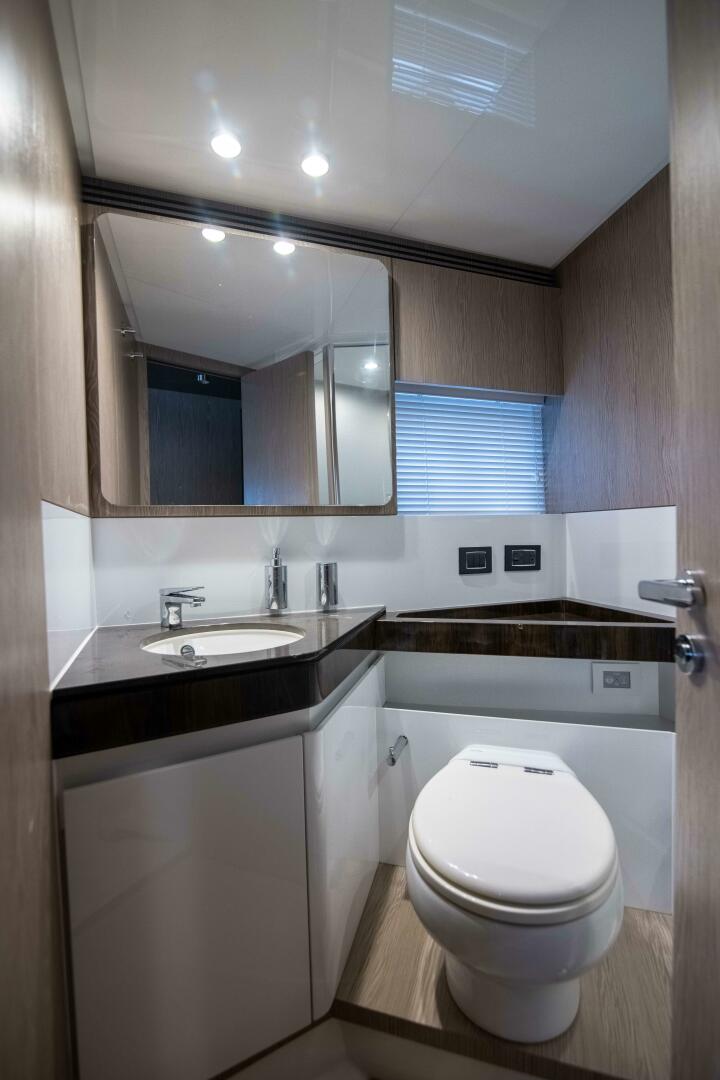 2019 Azimut S7 - Image 36